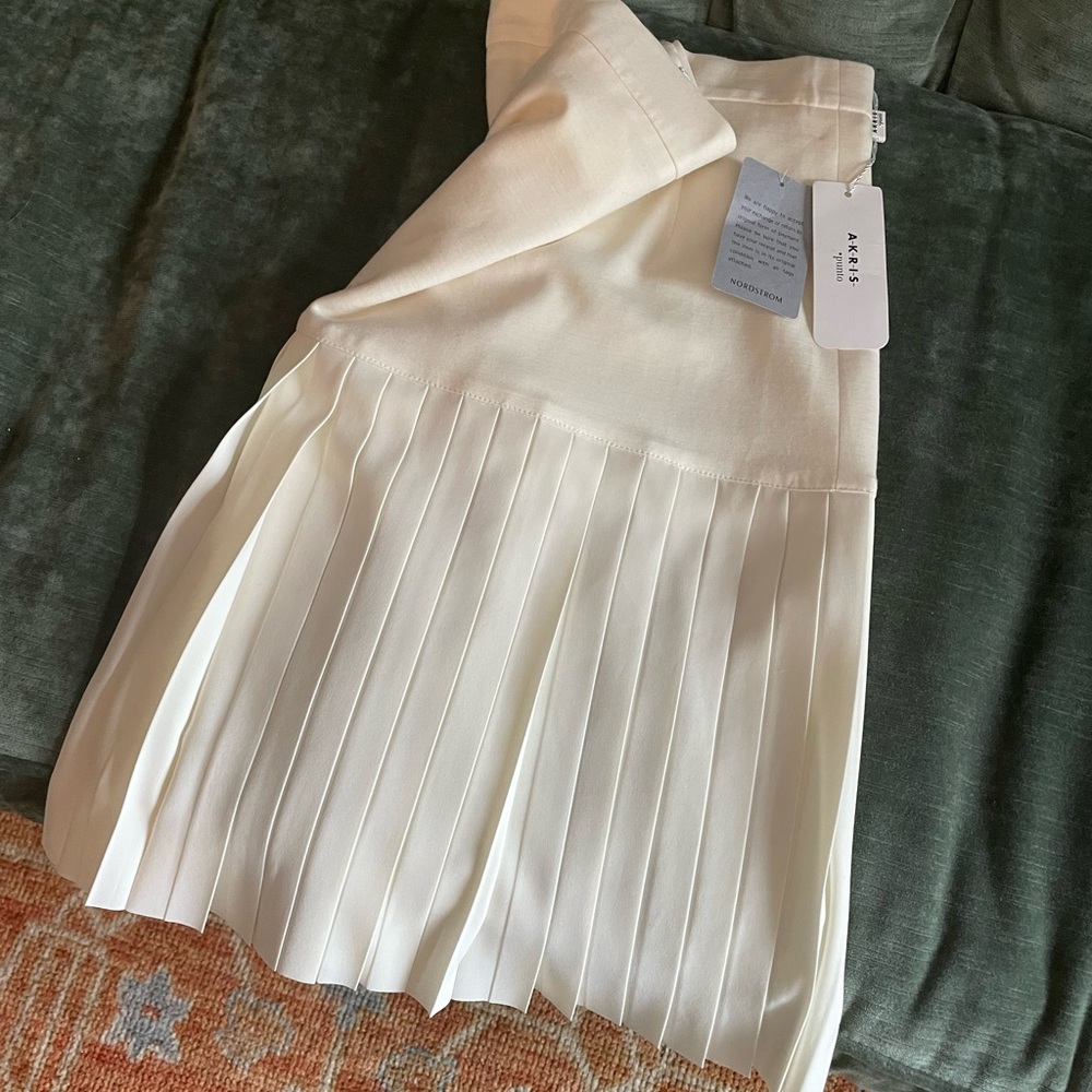 NWT Akris Punto cream pleated skirt size US 10
